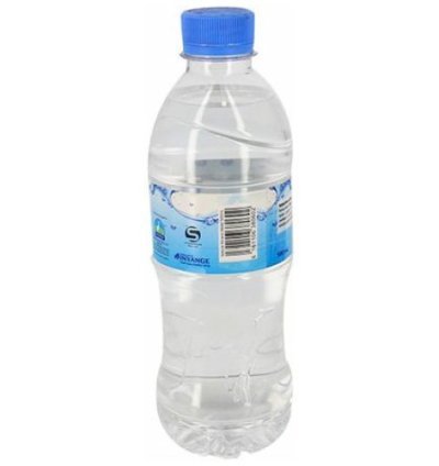 Inyange Water: 500ml cyangwa 1.5L. Amazi asukuye, akonje, afite uburyohe bworoheje.